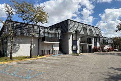 Condo in Hialeah, Florida, 3 bedrooms № 2025931 - photo 3