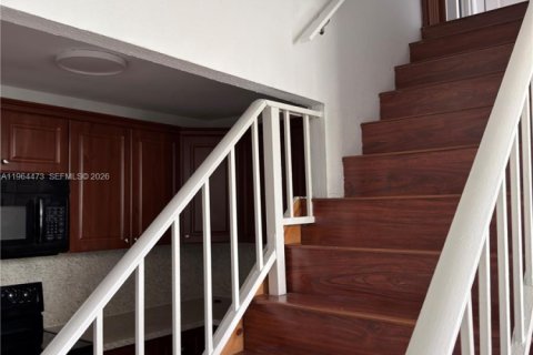 Condo in Hialeah, Florida, 3 bedrooms № 2025931 - photo 7