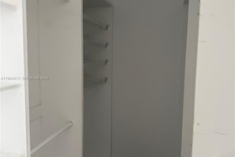 Condo in Hialeah, Florida, 3 bedrooms № 2025931 - photo 10