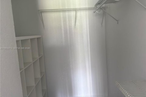 Condo in Hialeah, Florida, 3 bedrooms № 2025931 - photo 11