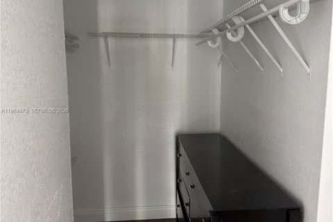 Condo in Hialeah, Florida, 3 bedrooms № 2025931 - photo 15