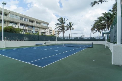 Condo in Miami Beach, Florida, 2 bedrooms № 1959830 - photo 19
