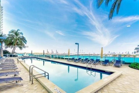 Condo in Miami Beach, Florida, 2 bedrooms № 1959830 - photo 17