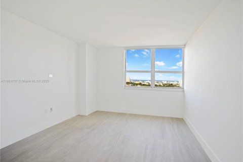 Condo in Miami Beach, Florida, 2 bedrooms № 1959830 - photo 10