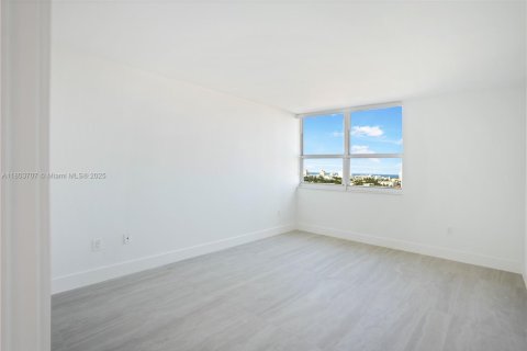 Condo in Miami Beach, Florida, 2 bedrooms № 1959830 - photo 11