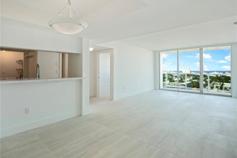 Condo in Miami Beach, Florida, 2 bedrooms № 1959830 - photo 8