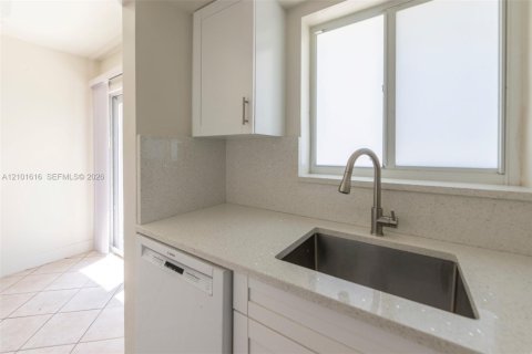Appartement à louer à Lighthouse Point, Floride: 2 chambres, 101.08 m2 № 2404159 - photo 12