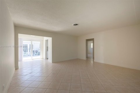 Appartement à louer à Lighthouse Point, Floride: 2 chambres, 101.08 m2 № 2404159 - photo 4