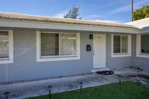 Appartement à louer à Lighthouse Point, Floride: 2 chambres, 101.08 m2 № 2404159 - photo 2