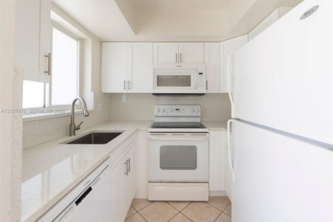 Appartement à louer à Lighthouse Point, Floride: 2 chambres, 101.08 m2 № 2404159 - photo 11