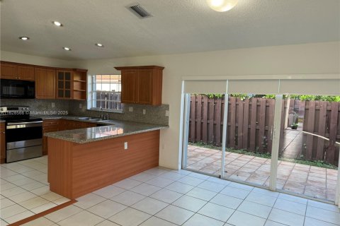 Купить виллу или дом в Дорал, Флорида 3 спальни, 113.25м2, № 1957226 - фото 23