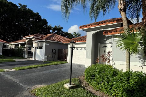 Купить виллу или дом в Дорал, Флорида 3 спальни, 113.25м2, № 1957226 - фото 1