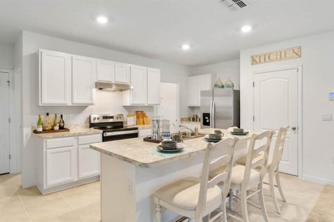 House in Winter Haven, Florida 5 bedrooms, 227.33 sq.m. № 1848104 - photo 7