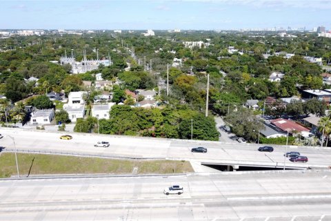 Propiedad comercial en venta en Miami, Florida № 1959356 - foto 10