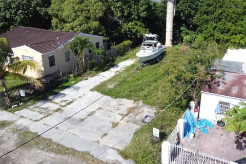 Propiedad comercial en venta en Miami, Florida № 1959356 - foto 17