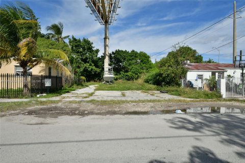 Propiedad comercial en venta en Miami, Florida № 1959356 - foto 30