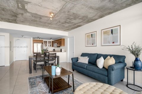 Кондоминиум с 2 спальнями в Майами, Флорида № 2050253