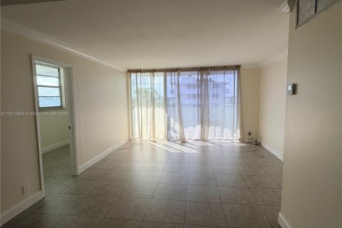 Apartamento en North Miami Beach, Florida 3 dormitorios, 134.71 m2 № 2013807