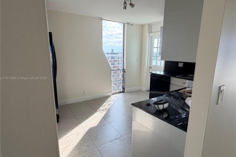 Apartamento en alquiler en North Miami Beach, Florida, 3 dormitorios, 134.71 m2 № 2013807 - foto 4