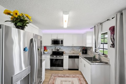 Casa en venta en Port St. Lucie, Florida, 2 dormitorios, 89.19 m2 № 2411823 - foto 8
