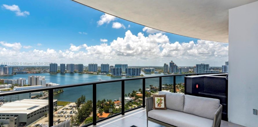 Condo à Sunny Isles Beach, Floride, 5 chambres  № 1863650