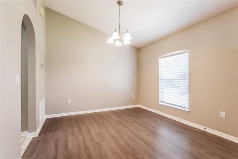 Купить виллу или дом в Деланд, Флорида 8 комнат, 150.5м2, № 2121470 - фото 6