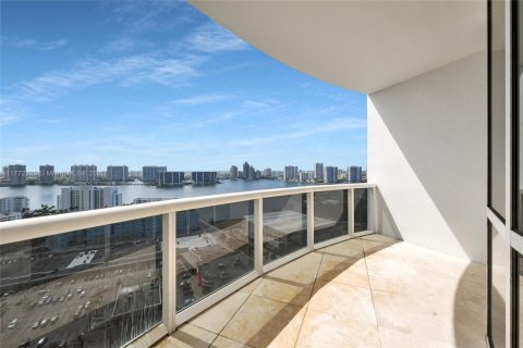 Condo in Sunny Isles Beach, Florida, 2 bedrooms  № 1713579 - photo 4