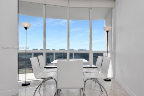 Condo in Sunny Isles Beach, Florida, 2 bedrooms  № 1713579 - photo 13