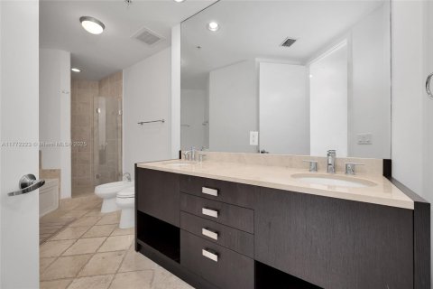 Condo in Sunny Isles Beach, Florida, 2 bedrooms  № 1713579 - photo 23
