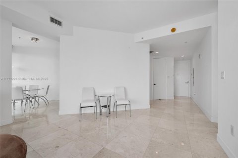Condo in Sunny Isles Beach, Florida, 2 bedrooms  № 1713579 - photo 27
