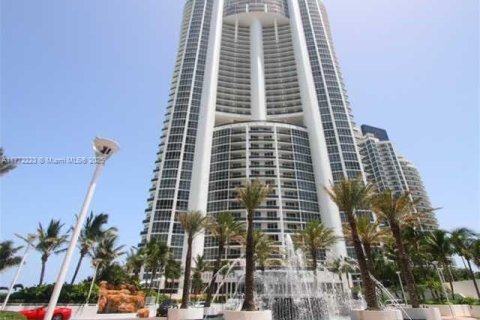 Condo in Sunny Isles Beach, Florida, 2 bedrooms  № 1713579 - photo 1