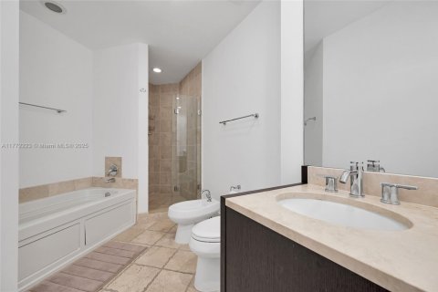 Condo in Sunny Isles Beach, Florida, 2 bedrooms  № 1713579 - photo 22