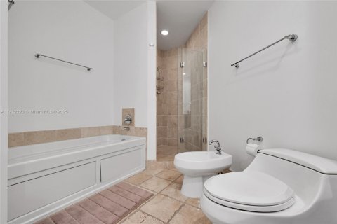 Condo in Sunny Isles Beach, Florida, 2 bedrooms  № 1713579 - photo 18