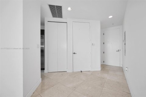 Condo in Sunny Isles Beach, Florida, 2 bedrooms  № 1713579 - photo 10
