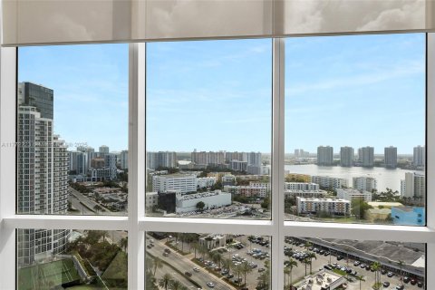 Condo in Sunny Isles Beach, Florida, 2 bedrooms  № 1713579 - photo 16