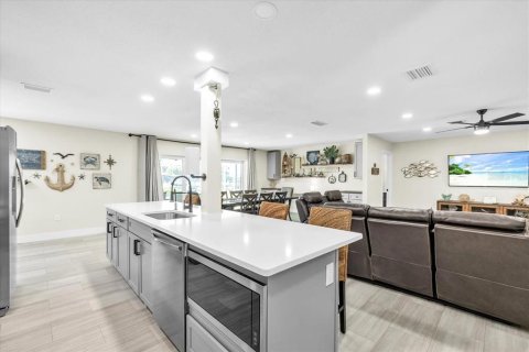 House in Port Charlotte, Florida 3 bedrooms, 149.76 sq.m. № 2319050 - photo 23