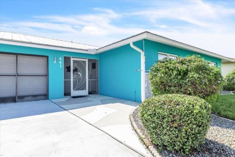 House in Port Charlotte, Florida 3 bedrooms, 149.76 sq.m. № 2319050 - photo 5