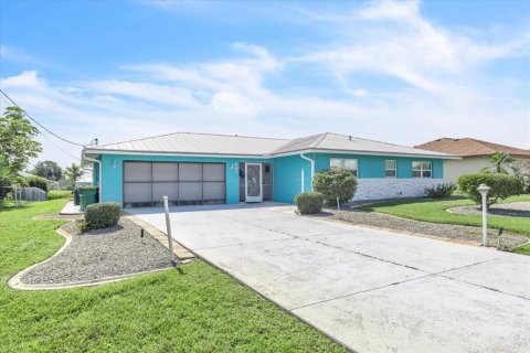 House in Port Charlotte, Florida 3 bedrooms, 149.76 sq.m. № 2319050 - photo 3