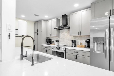 House in Port Charlotte, Florida 3 bedrooms, 149.76 sq.m. № 2319050 - photo 25