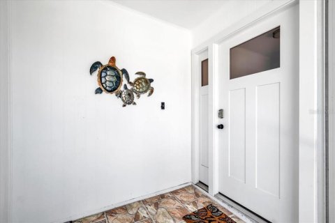 House in Port Charlotte, Florida 3 bedrooms, 149.76 sq.m. № 2319050 - photo 9
