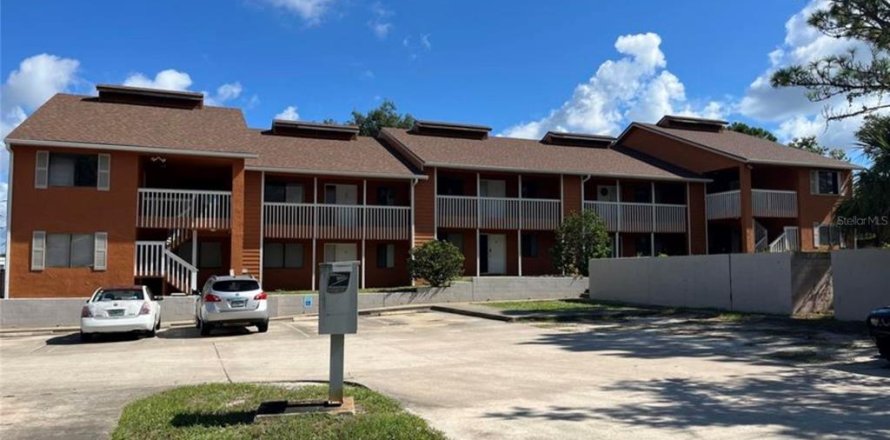 Immobilier commercial à Titusville, Floride 24 chambres, 957.64 m2 № 1917982