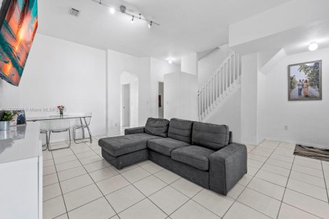 Townhouse in Homestead, Florida 2 bedrooms, 132.94 sq.m. № 1731464 - photo 3