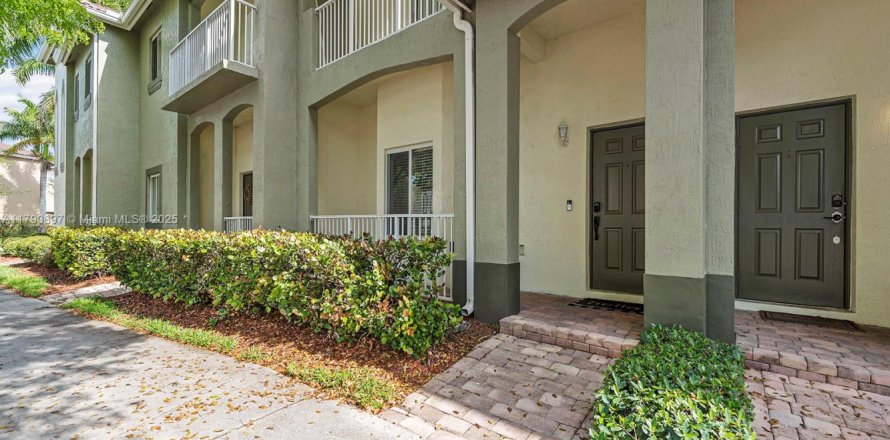 Townhouse in Homestead, Florida 2 bedrooms, 132.94 sq.m. № 1731464
