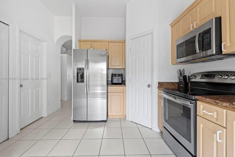 Townhouse in Homestead, Florida 2 bedrooms, 132.94 sq.m. № 1731464 - photo 7