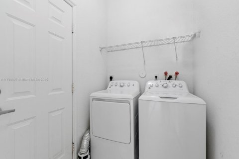 Townhouse in Homestead, Florida 2 bedrooms, 132.94 sq.m. № 1731464 - photo 8