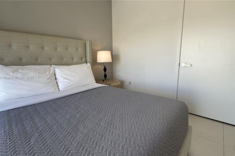 Condo in Bay Harbor Islands, Florida, 2 bedrooms  № 2020520 - photo 30