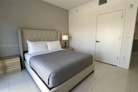 Condo in Bay Harbor Islands, Florida, 2 bedrooms  № 2020520 - photo 29