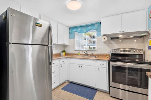 Condo in Bradenton, Florida, 2 bedrooms  № 2371538 - photo 14
