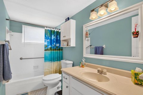Condo in Bradenton, Florida, 2 bedrooms  № 2371538 - photo 16
