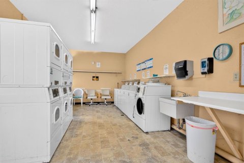 Condo in Bradenton, Florida, 2 bedrooms  № 2371538 - photo 25